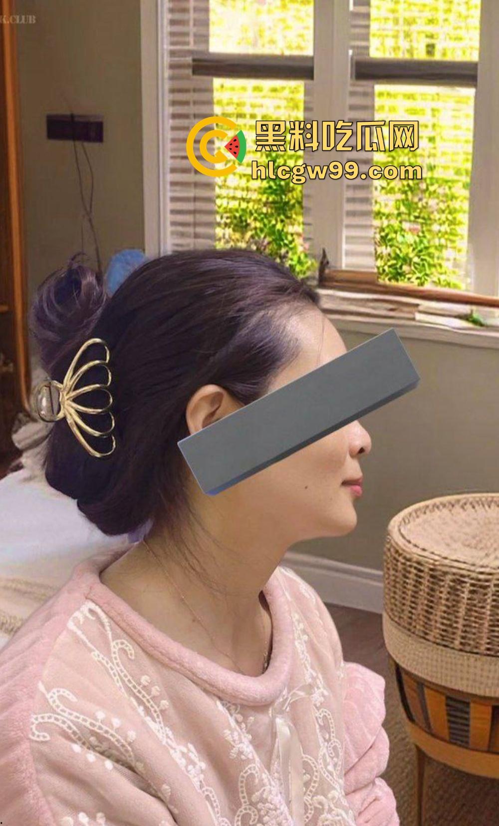 福建巨乳幼师『 林尤薇 』白天讲课晚上在炮友胯下放飞自我，离婚少妇母狗姿态满分，黑丝吊带内射爆操！-4