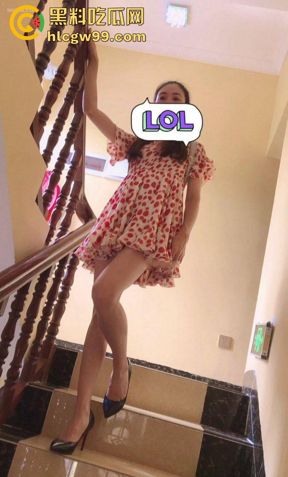 福建巨乳幼师『 林尤薇 』白天讲课晚上在炮友胯下放飞自我，离婚少妇母狗姿态满分，黑丝吊带内射爆操！-18