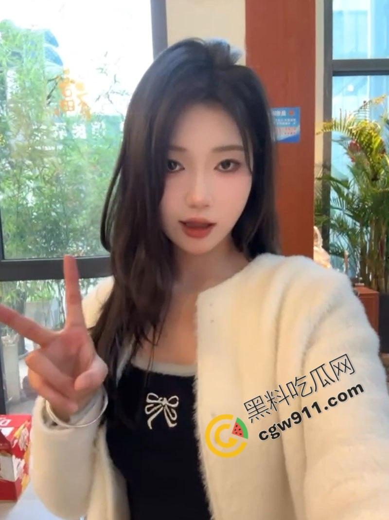 校园女神【刘茹】惊爆荒淫视频，奶子晃动，嫩穴淫水直流，69式舔吸酣畅淋漓，肉欲盛宴戳爆屏幕！-1