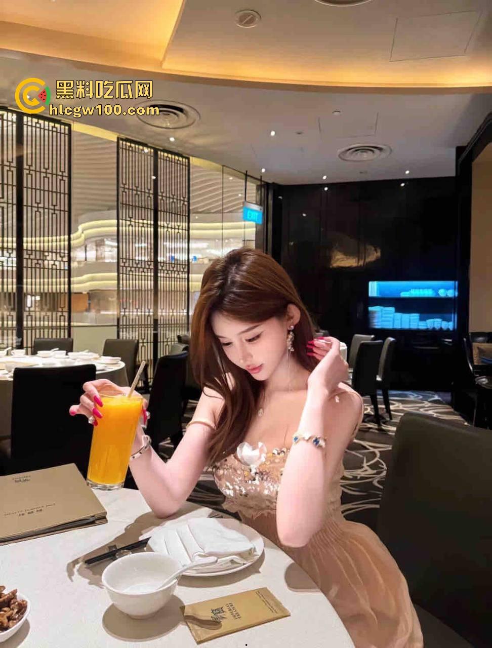 杭州富二代带嫩模KTV卫生间开炮，朋友全程录视频包厢不K歌只艹逼，有钱人的快乐就是这么简单而又朴实无华！-6