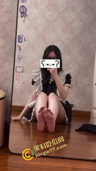 合肥『左珊』高校刚毕业，白丝黑丝来回换，Cos小母狗自拍自慰给金主看，毕业前酒店被操到嗓子发哑！-3