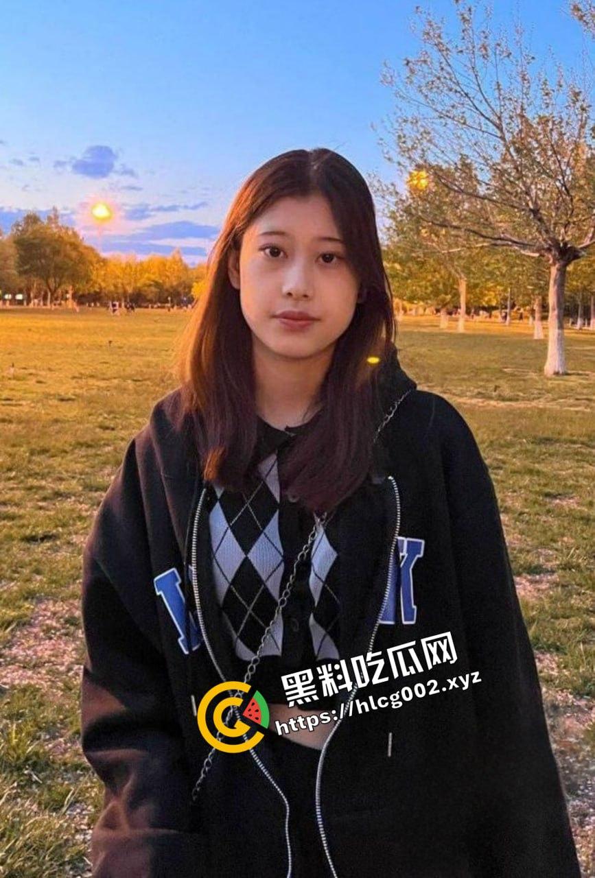 四川乐山师范学院美女『王静静』跟男友做爱还要边打麻将 一边享受游戏激情一边享受性爱快感！-3