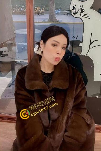 性感美嫂台球厅玩露出！球杆猛插淫穴浪叫声贯彻云霄！极品美乳翘臀被肆意蹂躏，淫荡浪叫响遍包间！-3