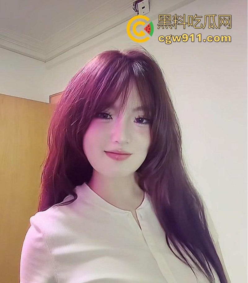 浙江温州反差婊【卢雯幸】微胖丰乳小母狗，跪地口交深喉巨根，白嫩大奶乳交，刺激感官如烈焰焚身！-4