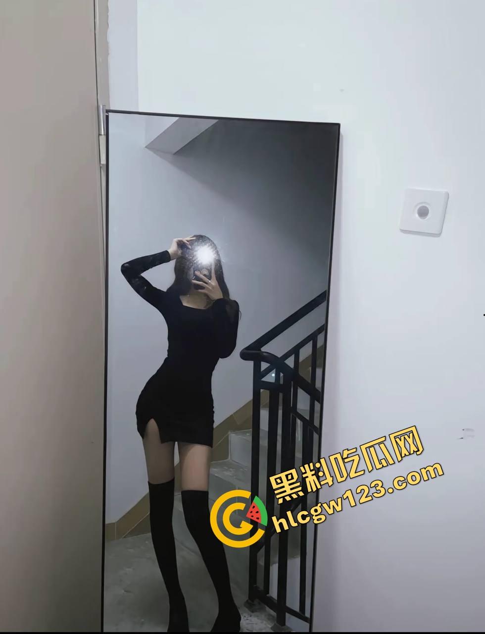 踩鸡女王驾到，瓦学弟高跟榨精6次崩溃，鸡巴紫到发光，女王脚底全是黏液到脚后跟！-1