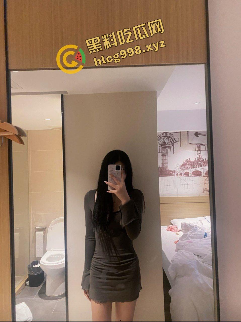 快手小情侣骚货『王雅悦』与男友出没各种酒店 毛笔插逼 激情四射！喜欢记录美好性爱 独家曝光！-3