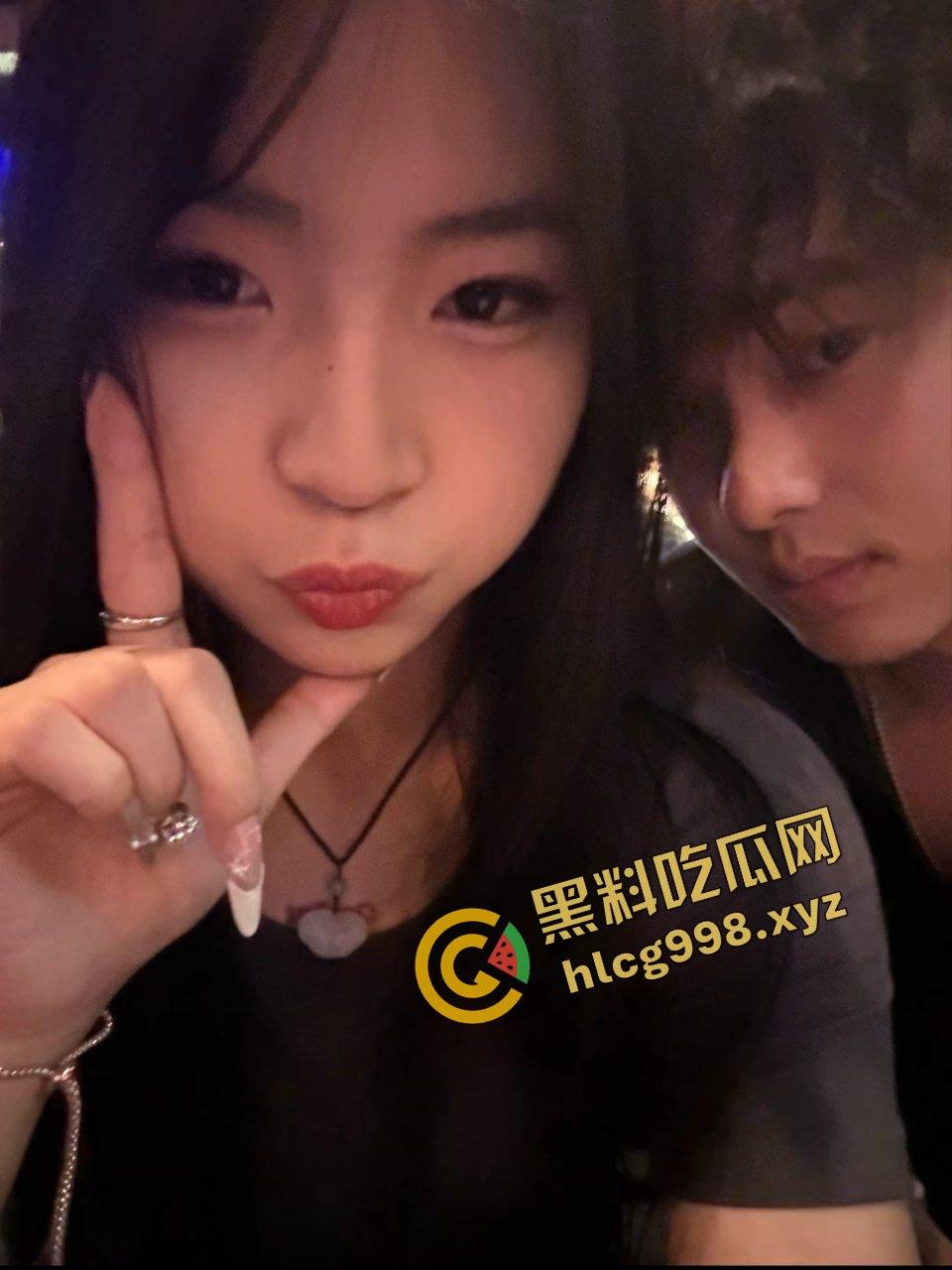 快手小情侣骚货『王雅悦』与男友出没各种酒店 毛笔插逼 激情四射！喜欢记录美好性爱 独家曝光！-6