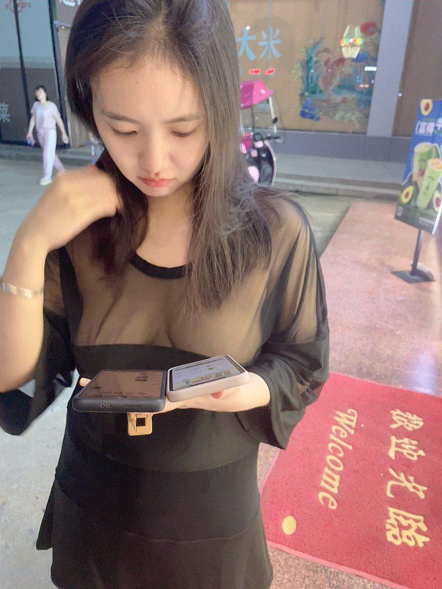 河北廊坊魅力人妻【刘晓霞】开理发店就是为了找男人草自己 带着自己绿帽奴老公玩3p肛交 最喜欢被逼里吹气-6