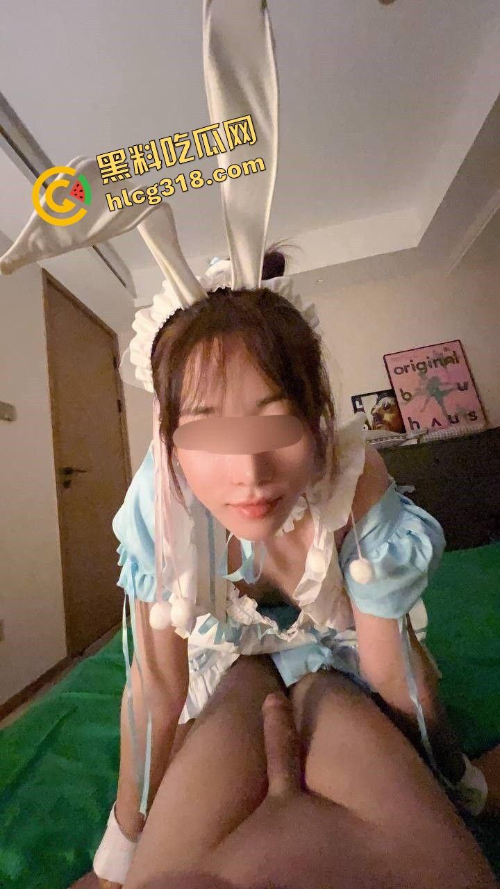 广州花城路奶茶兔女郎『林心妍』被地产大哥包养，全程露脸舔鸡巴，高潮中出嗲叫像猫发情！-10