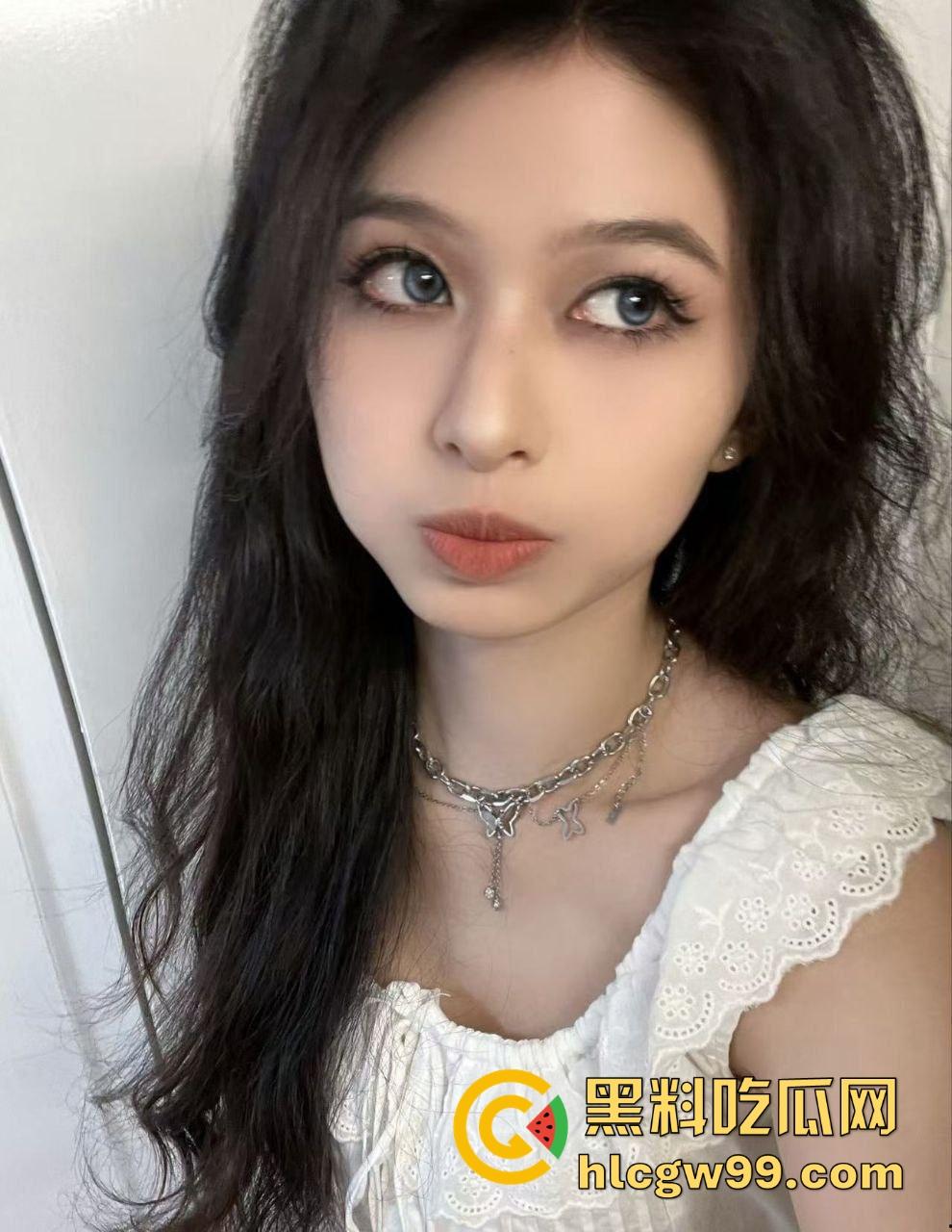 安徽师范大学女大学生【蒋弱弱】情趣内衣自拍骚照，酒店全裸自拍，最爱被大鸡巴从后面怼穿！-2