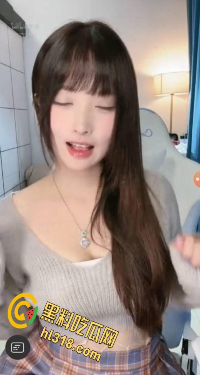 极品巨乳肥臀反差婊【恶霸咕噜咪】，金主定制福利姬视频，直播淫语擦边挑逗，这大尺度直播间居然不被封 !-5