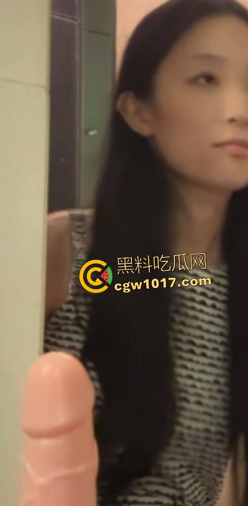 天津张家窝大专生【邵子畅】假装墨尔本人留学生，偷东西漏税，用廉价假鸡巴插逼变形，这种事也偷工减料？-8