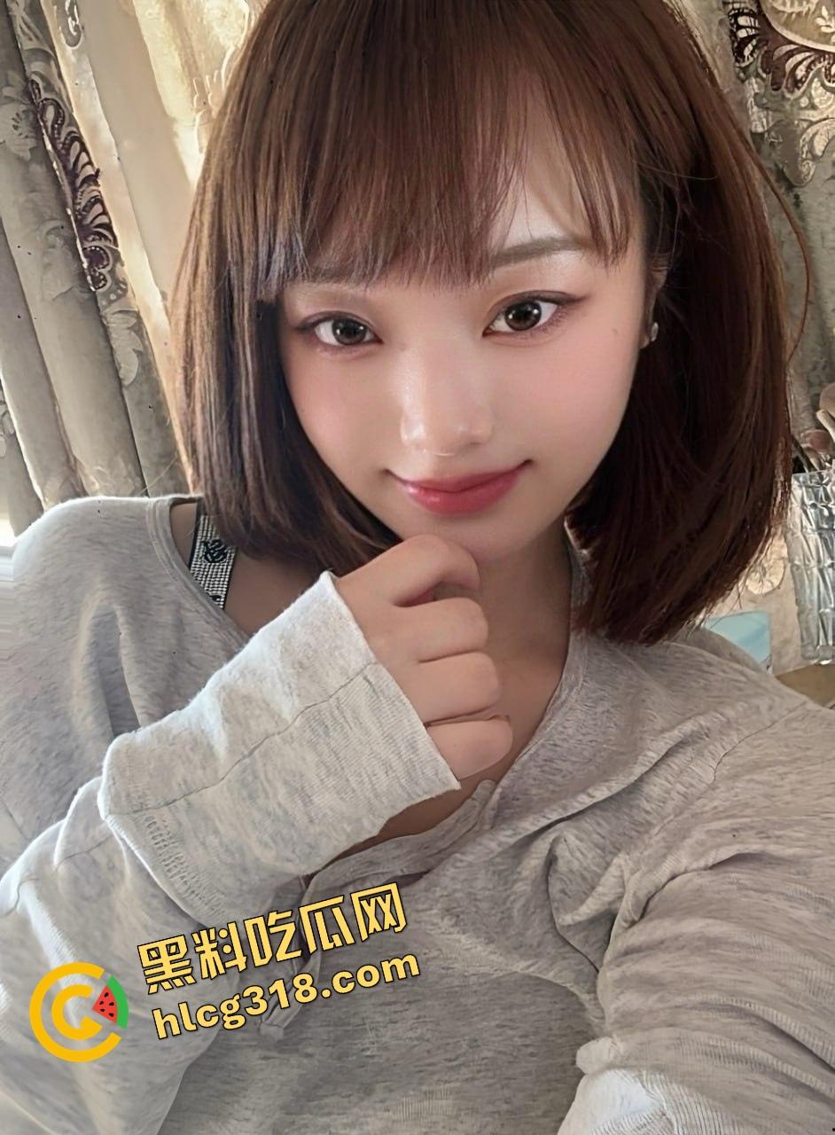 厨房忍不住操老婆，直接在厨房台子上舔骚逼吸奶子，小手指插穴玩到高潮，家里哪都能干！-4