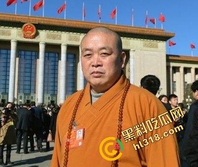 一手姑娘一手经，少林寺住持『释永信』不负如来不负卿，搂着美人念佛经，51个情人174个私生子！-10