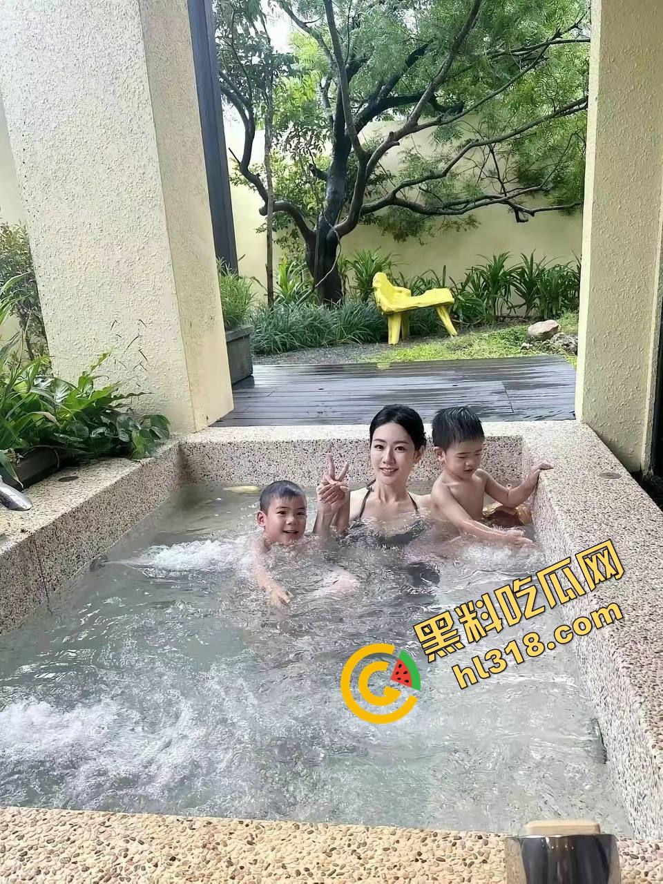 一手姑娘一手经，少林寺住持『释永信』不负如来不负卿，搂着美人念佛经，51个情人174个私生子！-14