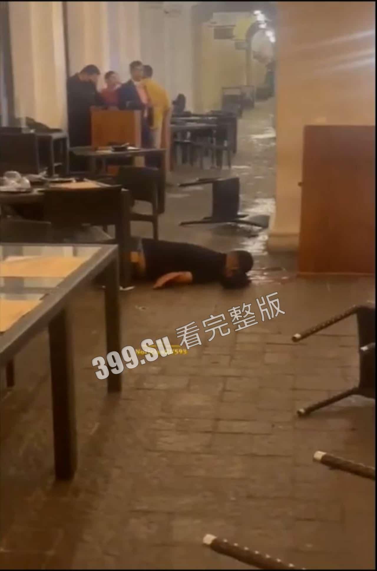 枪支 暴力 自由  国外年轻人身体就是好，倒头就睡-3