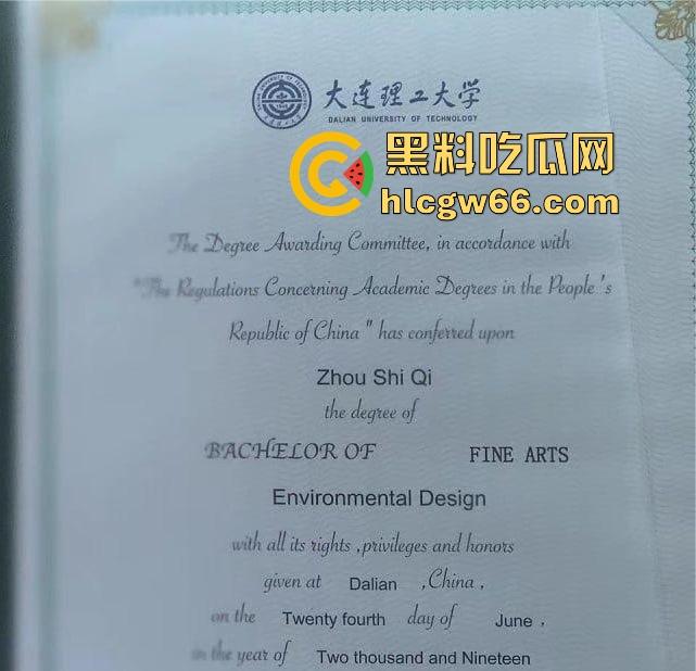 大连理工大学【周诗琦】与男友做爱私拍泄密 超清纯的小女友没想到在私下却极为淫荡！-2