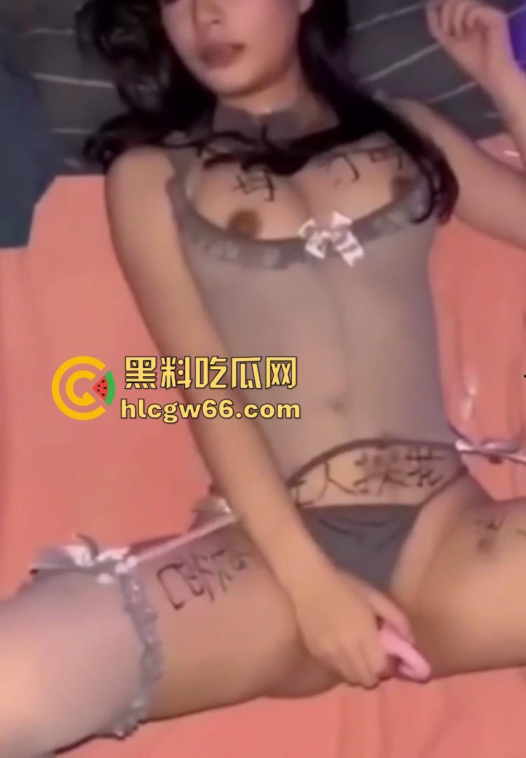 大连理工大学【周诗琦】与男友做爱私拍泄密 超清纯的小女友没想到在私下却极为淫荡！-11