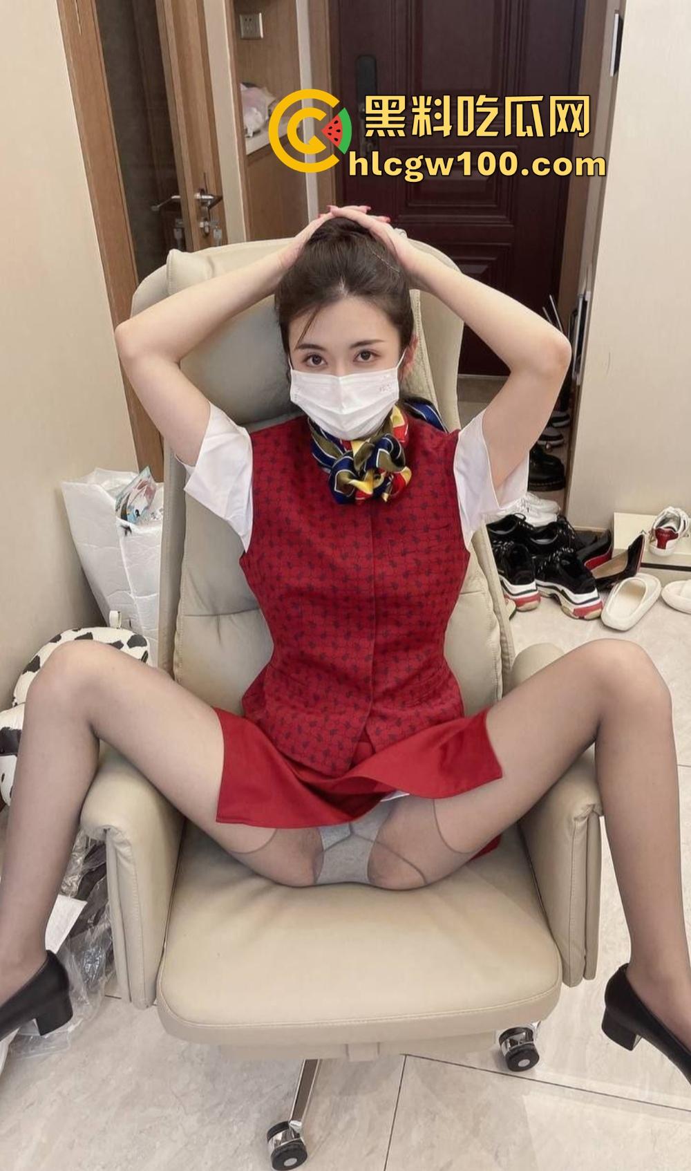 北京高颜值御姐【Kinki】丝袜套头舔脚喝尿，京圈大佬的共享单车谁骑谁上头，京爷们排队刷卡只为爽一把！-12