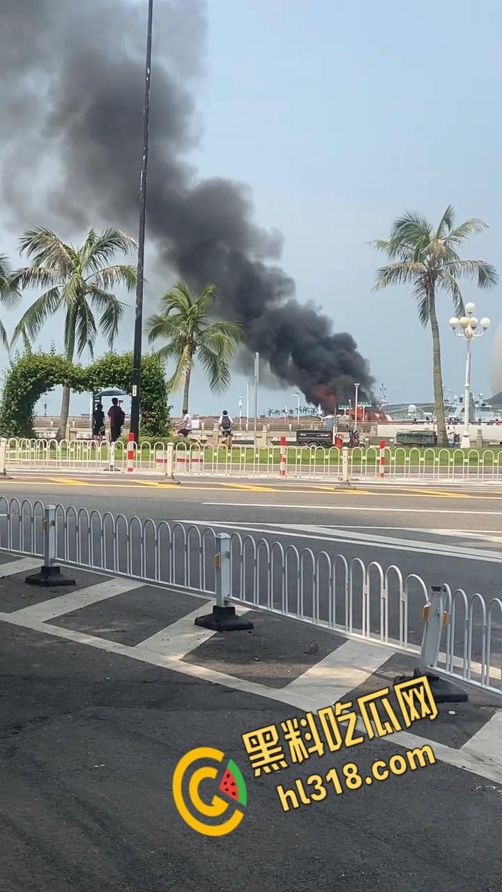 重大事件 ! 二十七号下午两点，广东珠海香洲公务码头，听闻租船利益冲突，不料船只意外着火，愿一切均安 !-4