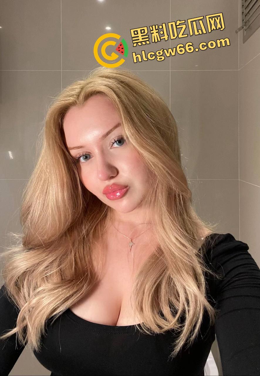 欧美变态老鬼重口肛肠猎奇曝光，三朵菊花掰开操得稀巴烂，三花聚顶玩得屎都给干出来了！-4