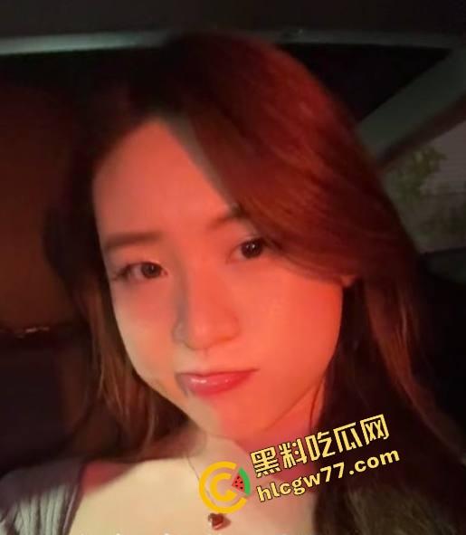 牛津大学留学生『陈晞文』私拍暴露照满校飞，迷恋黑人巨屌直捣子宫，骚到没边还炫耀老娘活得就是爽！-1