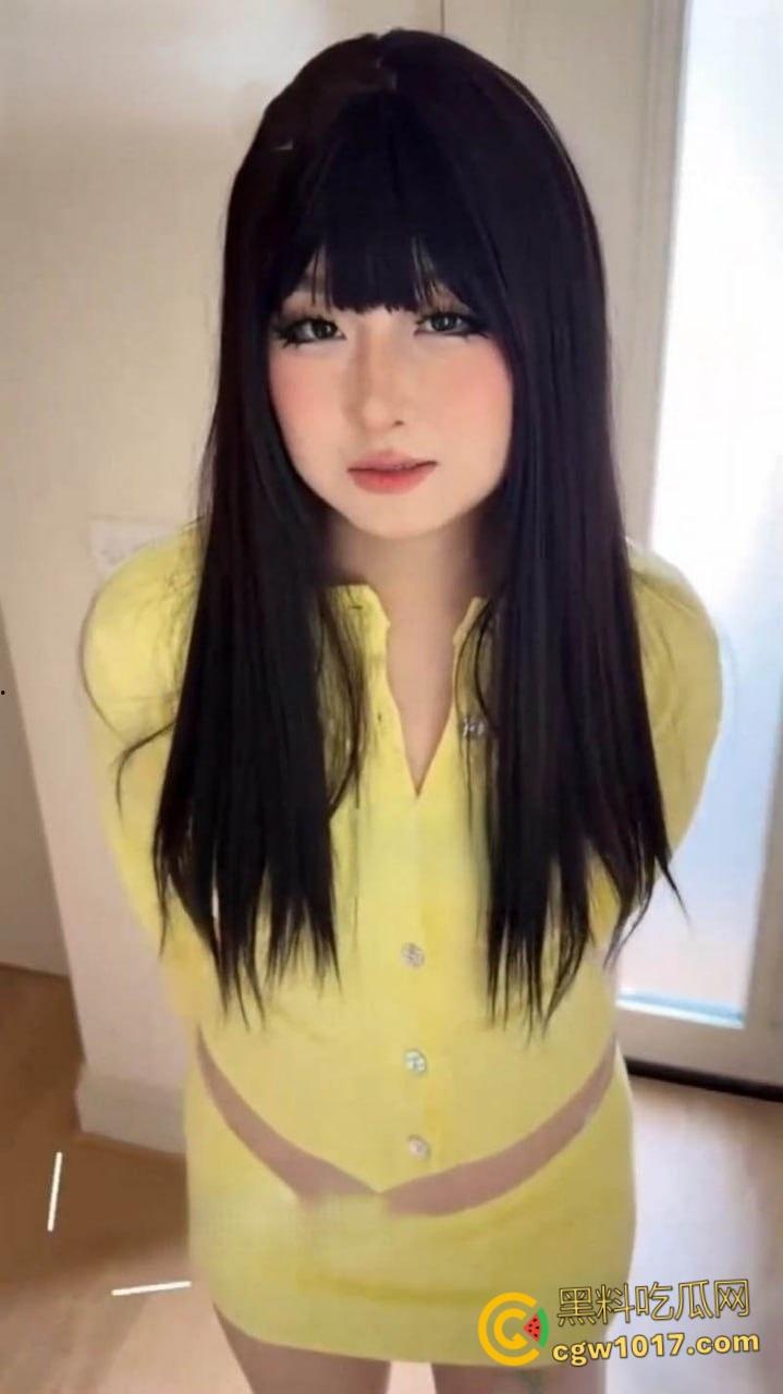 极品巨乳母狗【噗噗】，超短裙跪地饥渴求操，内裤塞嘴眼神勾魂，被老板巨屌震慑，口爆中出后入狂干！-1