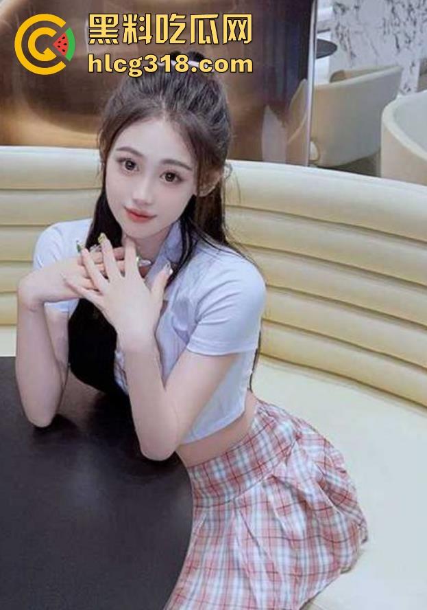 海角变态神幻想妹妹，公园野战停车狂干她白虎骚穴，差点被路人抓住，夜晚如此刺激！-1