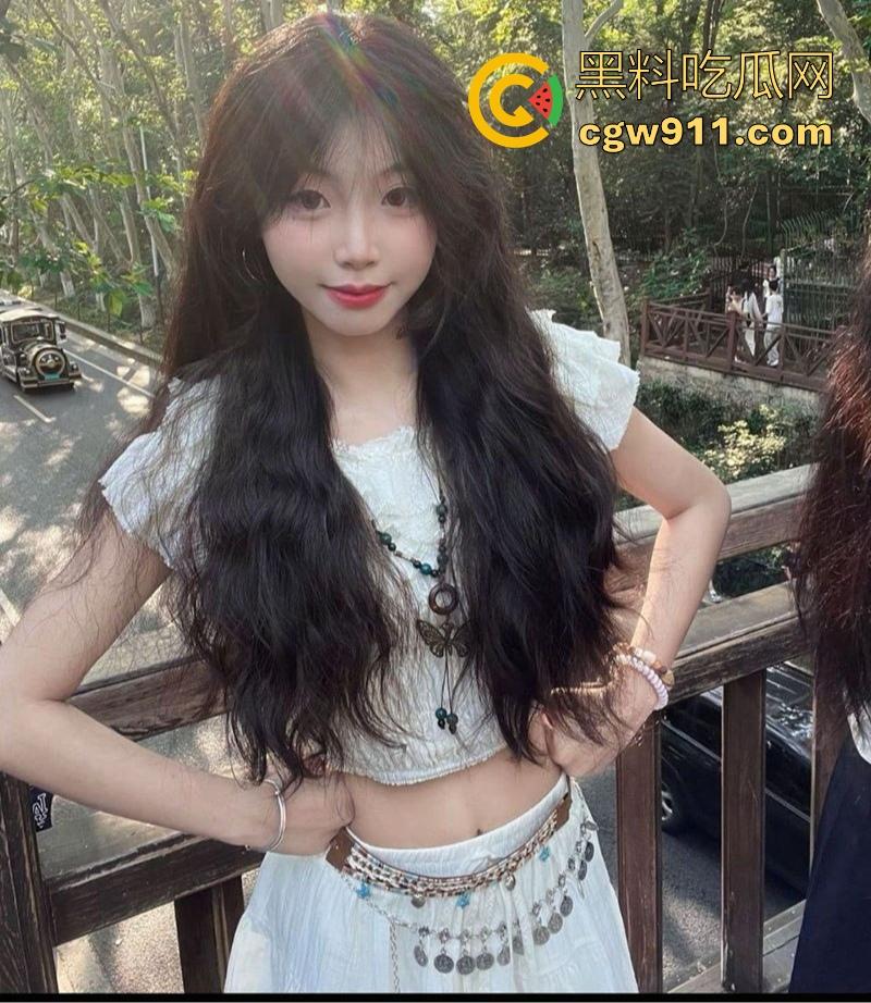 南京理工大学清纯学妹【陆永欣】蜂腰翘臀极品颜值，男友无套猛操内射颜射，露脸性爱视频曝光！-5