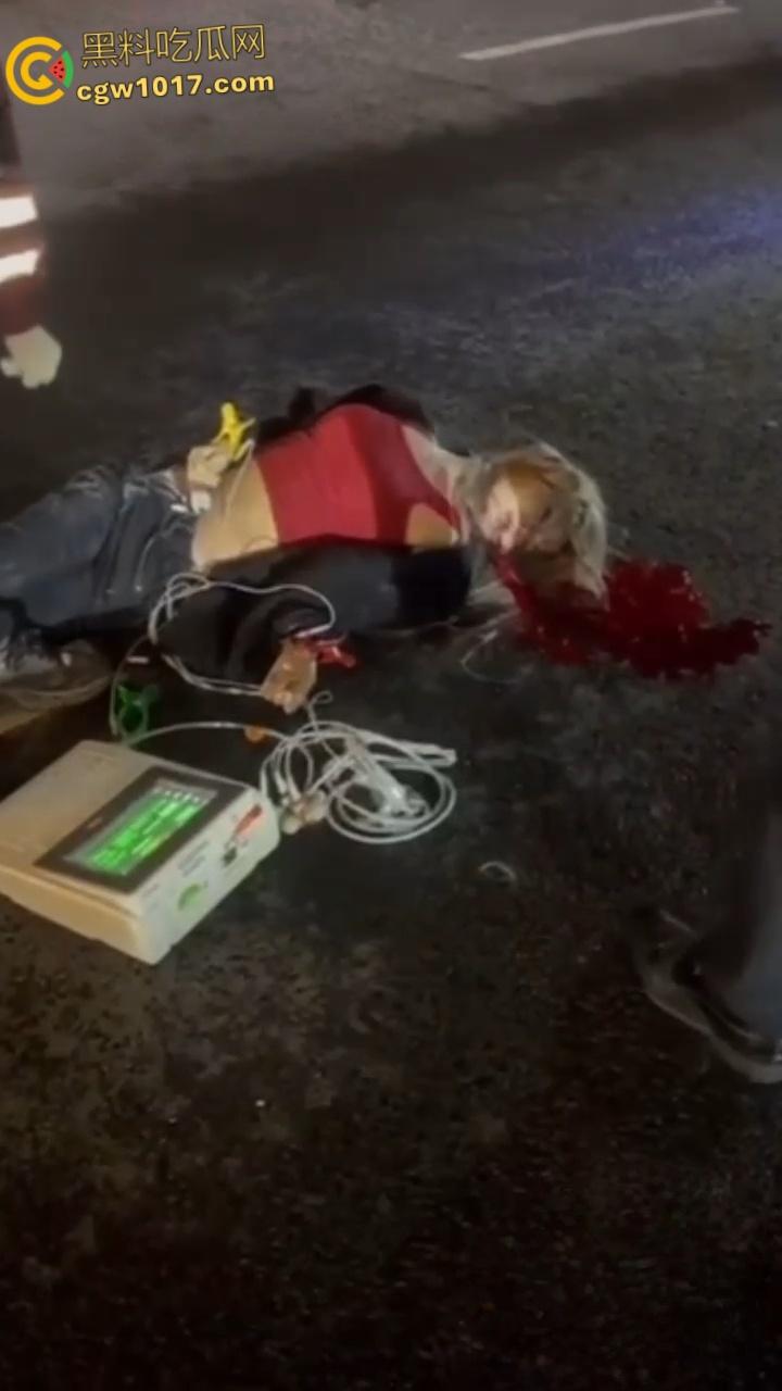 湖南长沙十二兽酒吧营销周周，年纪轻轻颜值爆表，深夜被轿车撞飞，现场惨不忍睹，这颜值谁看了不惋惜！-6