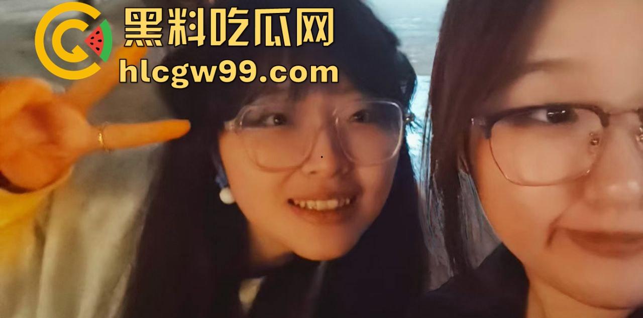青海大学 女大学生 【伍悦 】被男友调教玩弄 伍悦脱光后 下面肥美的鲍鱼真是太美了！-3
