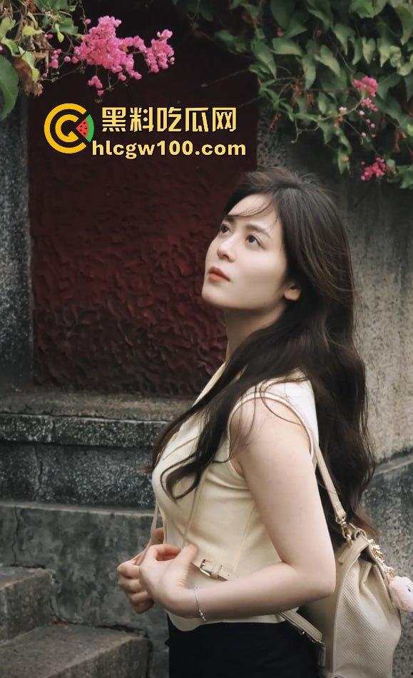 抖音擦边女神『小黄鱼』凭骚气出圈，直播思路清晰擦边到位，粉丝边掏钱包边咨询医美，钱包空了还得了！-10