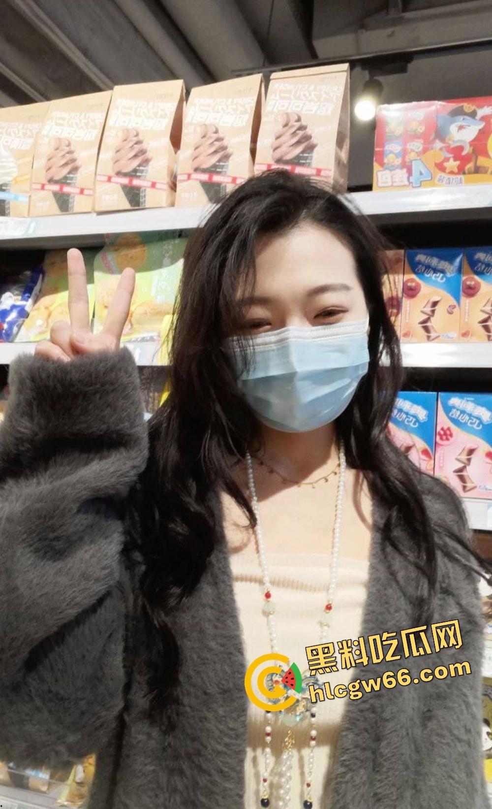 绵阳小龙坎老板娘『邱文倩』制服play干翻金主，火锅不一定好吃，但她的口活能让金主吃到高潮！-2