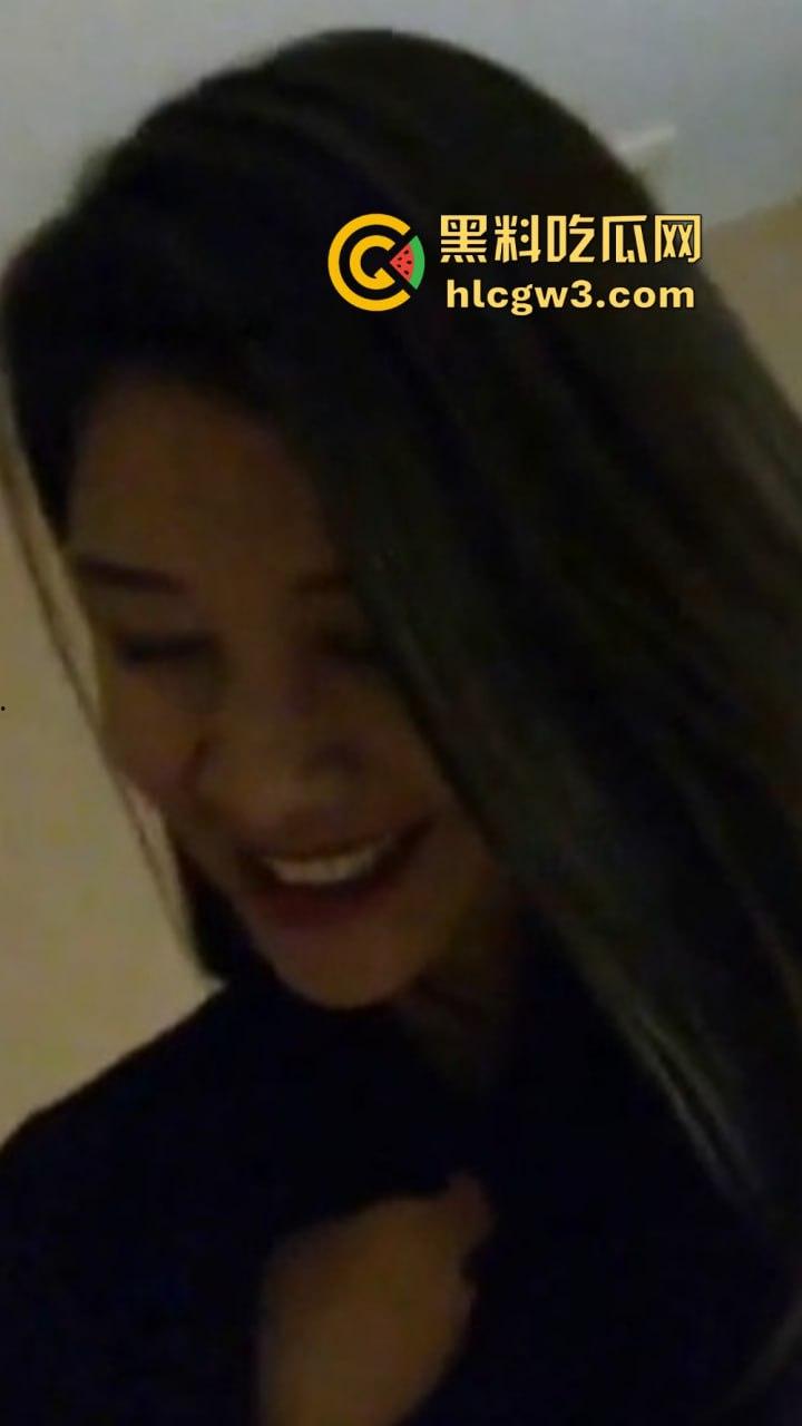 398找技师打飞机 98号人妻少妇手活太绝几下就弄出来 周末了瓜友们加油站安排上了吗？-1