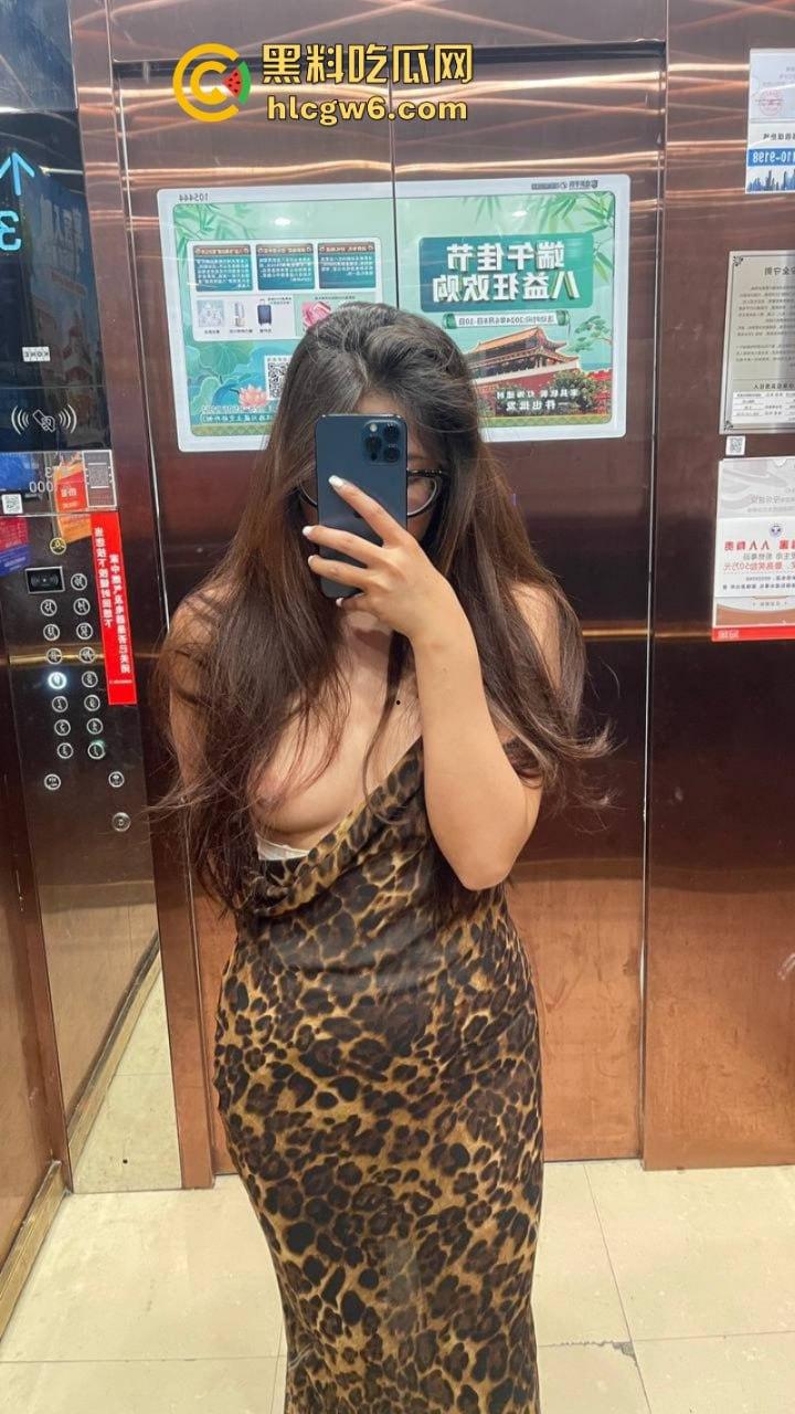 抖音擦边网红【俞美丽】大尺度视频流出 四川妹子自慰裸拍秀巨乳肥臀绝美身材 敏感易喷水体质爽到爆-10