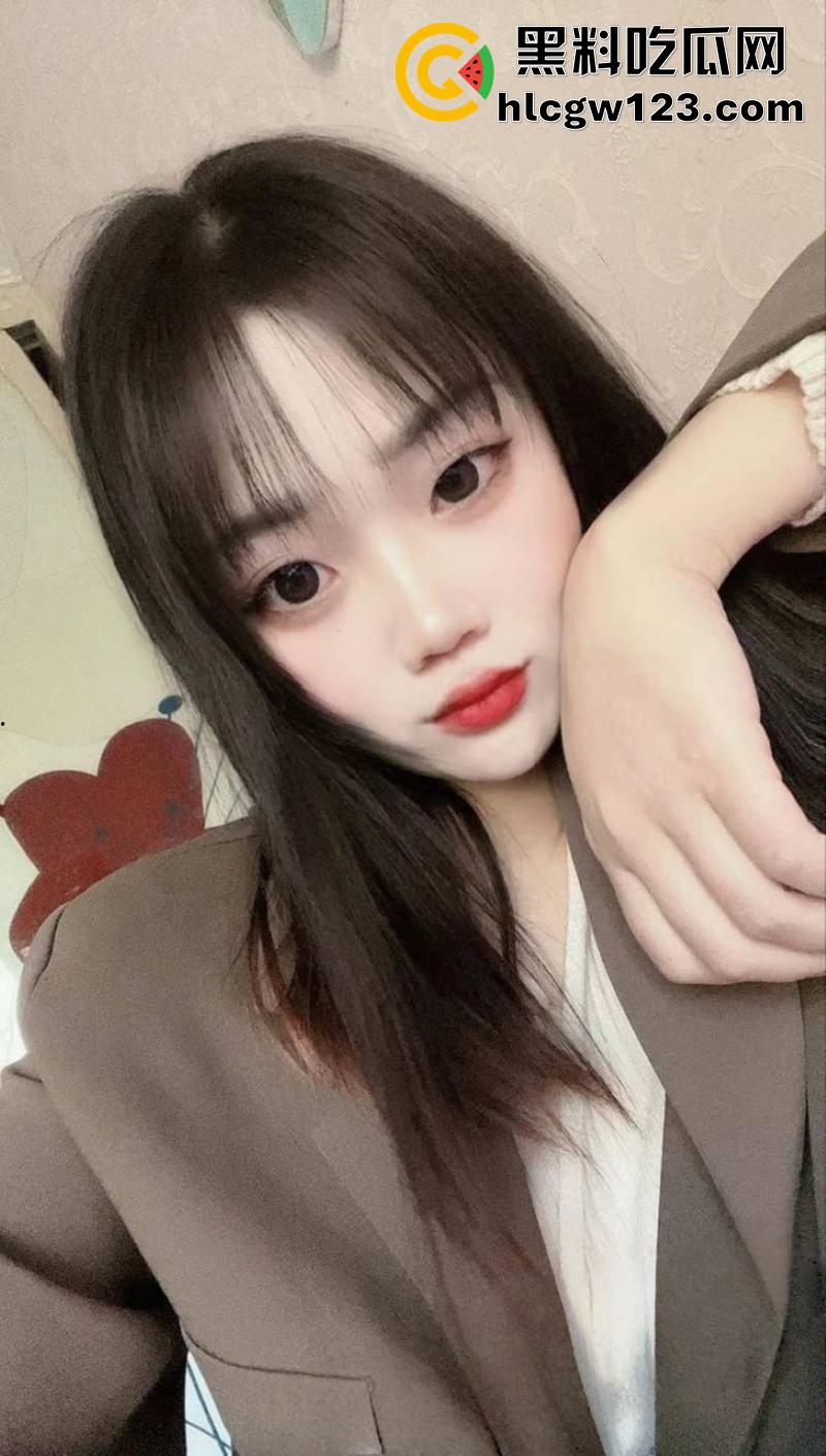 白月光巨乳学生妹，杭州工商学院【俞梦菲】，被情人调教成淫娃，嫩穴扣得汁水乱喷浪叫勾魂！-1