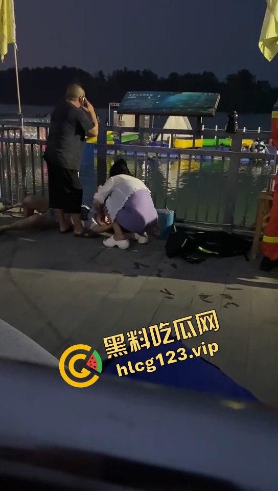 重庆网红【烈阳】摩托艇玩脱了丧命，母亲崩溃瘫倒，生前文案像预告？-15