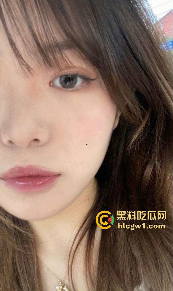 陌陌约的骚鸡真会玩！瓜友邀好兄弟双龙戏水，远程指导教调教，看得兄弟急的前列腺都要憋坏了！-7