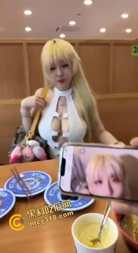 相亲对象居然是撸过的网黄，吃完饭直接喊我去她家，一进门就嫌热开始脱，捡东西直接扎头发是几个意思？-2