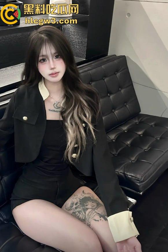 福建小骚货外围【晚安的羊】，抖音三个账号同时接单吸金，黑丝长腿制服勾瘾大哥，床上被打桩操到爬不起来！-4