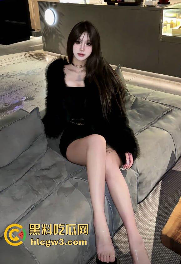 福建小骚货外围【晚安的羊】，抖音三个账号同时接单吸金，黑丝长腿制服勾瘾大哥，床上被打桩操到爬不起来！-9