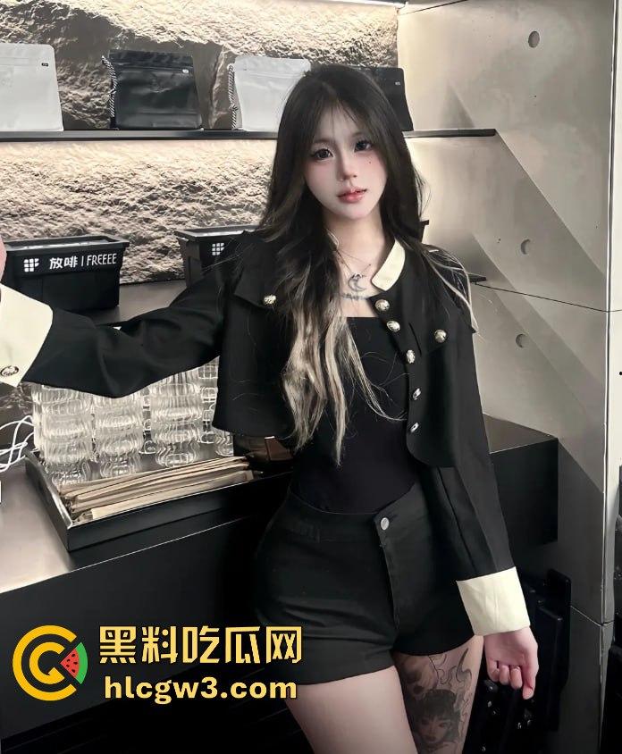 福建小骚货外围【晚安的羊】，抖音三个账号同时接单吸金，黑丝长腿制服勾瘾大哥，床上被打桩操到爬不起来！-18