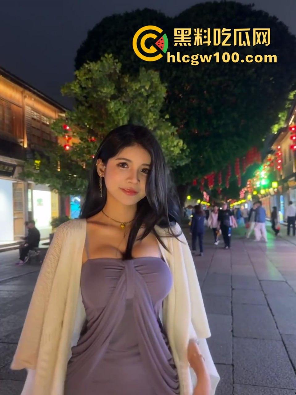 借着抖音cos网红【狗头萝莉】提前拜年的视频，小编最近整理了一下这位巨乳网红的经典视频，经典巨乳还是这么百看无厌！-8