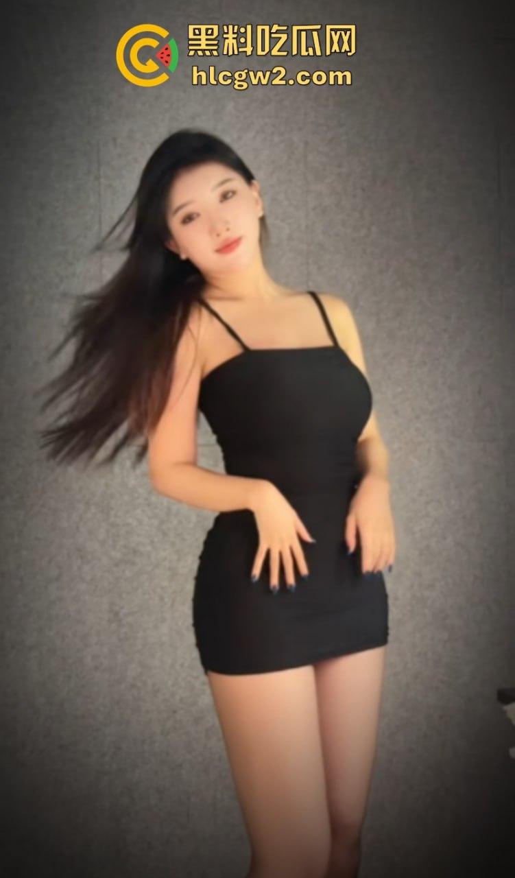 先天炮架圣体抖音网红【000】 付费福利流出 逆天美腿配黑丝 丁字骚裤抠肥逼 简直极品！-7