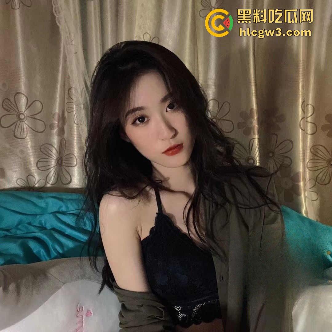 摩托圈【穗晴】这骚货彻底不要脸了！援交翻车被粉丝认出非但不跑，还主动撅起屁股让拍，这骚逼真会玩！-7