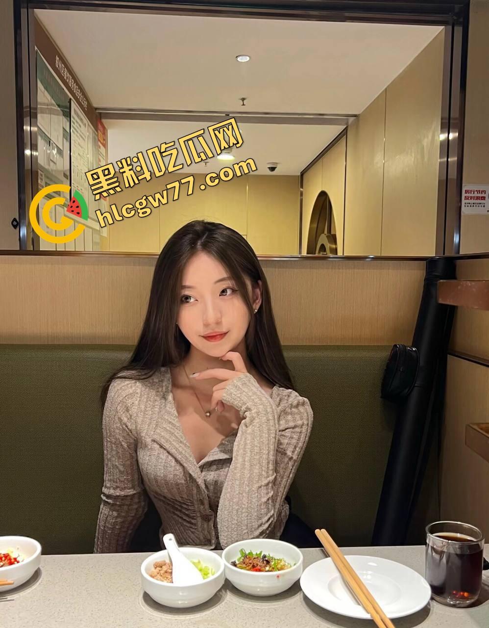 川音舞蹈系校花【王雨琪】笑死人，被包养了还要立牌坊，舔金主屁眼舔得比技师还专业！-4