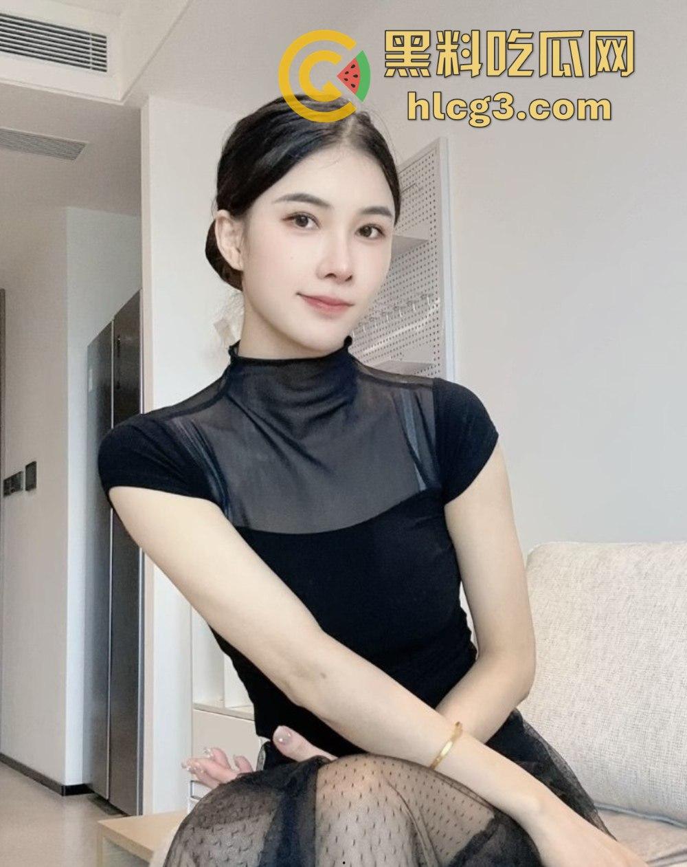 快手网红空姐少妇『是邹琳吖』空姐制服诱惑！露点露脸啪啪自慰私拍视频合集曝光！-6