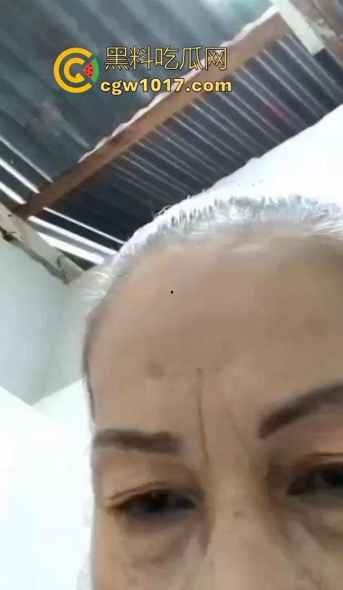 喜欢熟女的朋友有福啦，黑料精品素材！，高颜值熟女诱惑自拍，祛风老baby露脸自慰，看完不秒射你来找我！-1