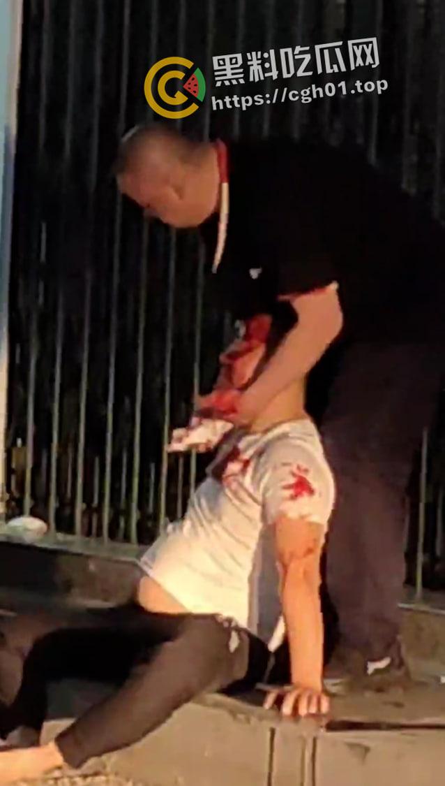 广东汕头野仔夜半吵架被围殴 头打裂开 鲜血跟自来水一样流 现场血腥画面流出-3