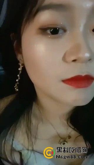 山大大二德语专业【康玟雯】清冷德语女神被炮友偷拍，烈焰红唇裹大鸡巴，小骚逼湿得一塌糊涂！-8